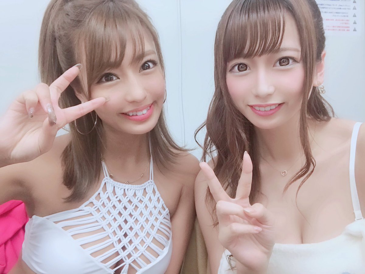 橋本梨菜さんとお写真撮ってもらいました(❁´ ︶ `❁)*✲ﾟ*梨菜さんのお胸、生でまじまじと見たの初めてなんだけど、美しすぎました😳💓あと、めっちゃ可愛くて、キラキラしてました✨あと、めっちゃ面白かったです💓