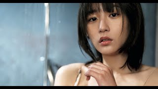 最新ニュース –  浅川梨奈、美バスト谷間のぞく妖艶衣装も…10周年写真集誌面カット3点