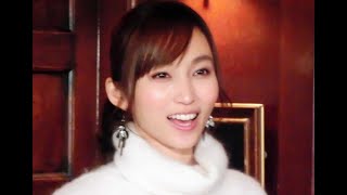 吉木りさ、愛娘と「今年最後」のプールで大はしゃぎ「ママの水着がセクシー」【セレブニュース】