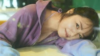 磯山さやかとロケ地を巡る“オーディオコメンタリー”やグラビアヒストリ笑顔がまぶしい水着姿が公開された。