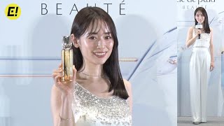 泉里香、純白のジャンプスーツ姿で結婚発表後初の公の場／「クレ・ド・ポー ボーテ POPUP」フォトコール